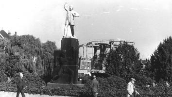 standbeeld domela nieuwenhuis